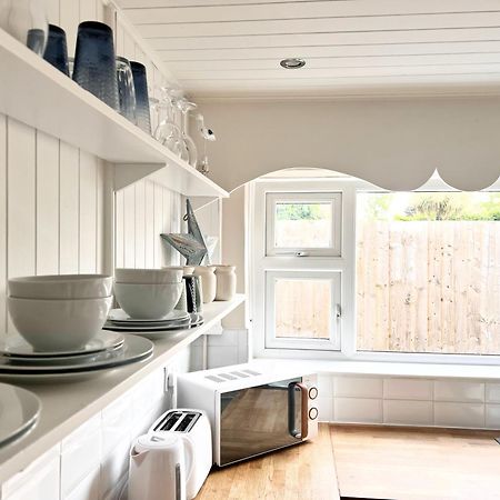 Cosy Cottage In Mersea - Walking Distance To Beach And Town Уест Мърси Екстериор снимка